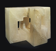 Por 1.426.500 dólares se vendió el alabastro Elogio de la arquitectura V, 1974, de Eduardo Chillida en Christie's Nueva York