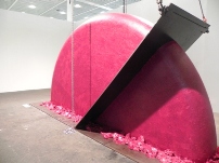 Obra de Annish Kapoor en la galería Massimo Minini. Art42Basel